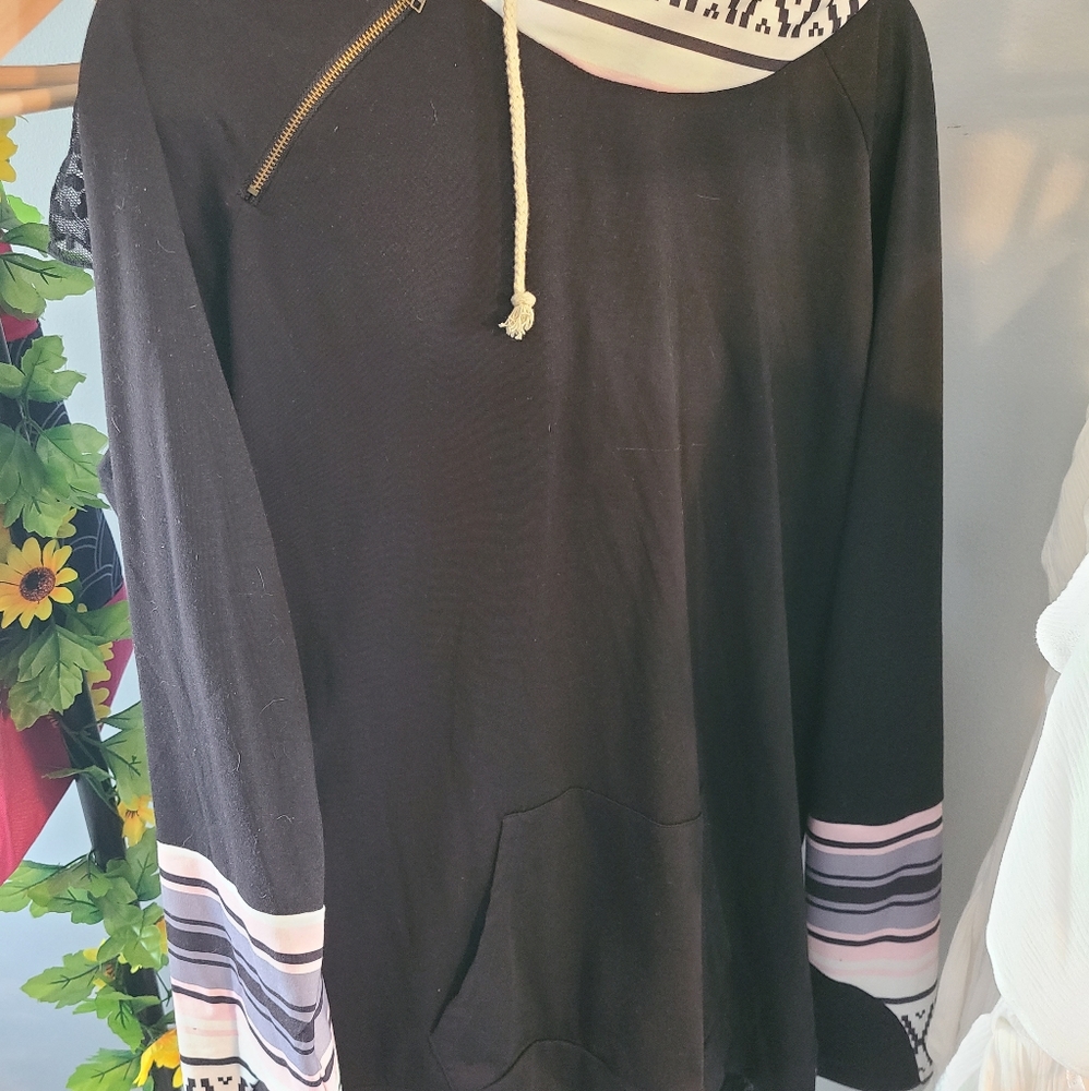 Black Hooded sweatshirt (lightweight)